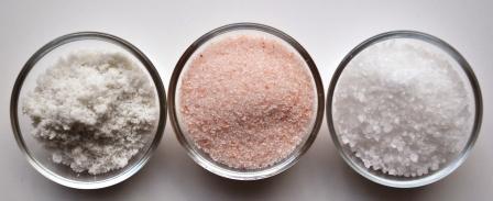 Ružová himalájska sůl, glauberova mořská sůl a bílá mořská sůl