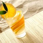 nealkoholický drink voda s pomarančem